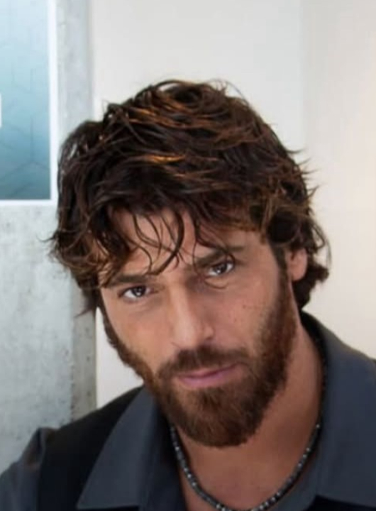 ASTRO DAS NOVELAS TURCAS, CAN YAMAN É PRESO EM OPERAÇÃO CONTRA DROGAS EM ISTAMBUL