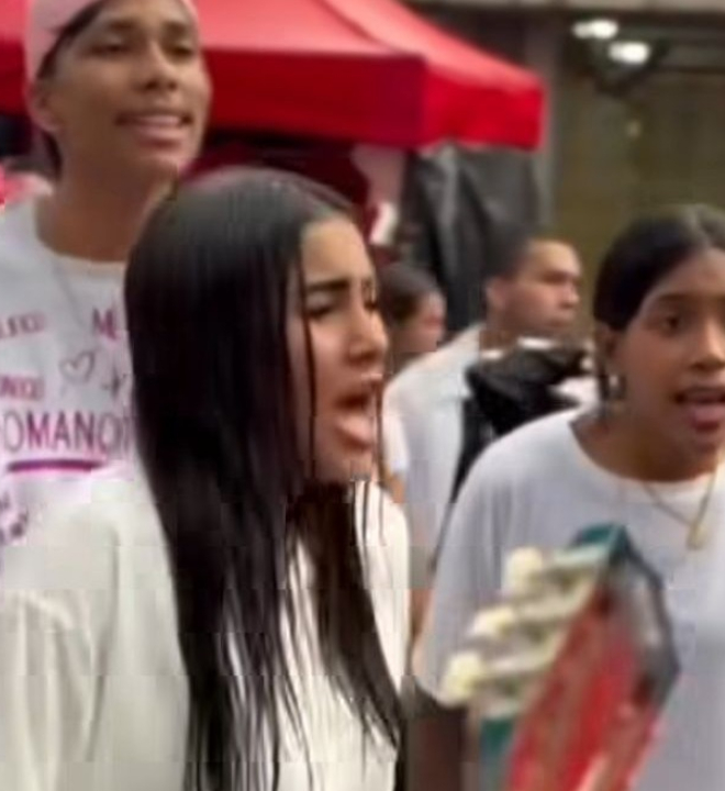 JOVENS CRISTÃOS VÃO AS RUAS E DECLARAM: ‘JESUS É O SENHOR DA VENEZUELA’; VEJA VÍDEO