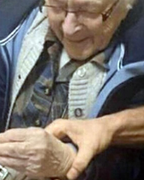 Idosa de 99 anos realiza sonho de ser presa e diz: ‘Nunca é tarde para viver novas experiências’