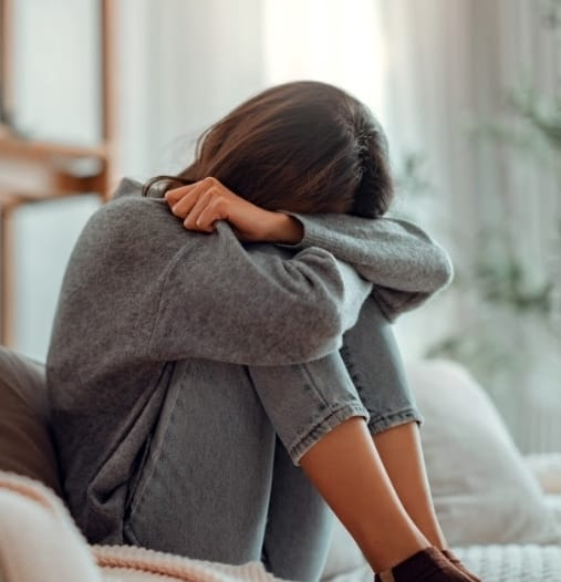 Mulheres têm carga genética mais alta para depressão, conclui pesquisa da Austrália. Metanálise com mais de 195 mil casos identifica variantes exclusivas em mulheres e aponta caminhos para os tratamentos específicos