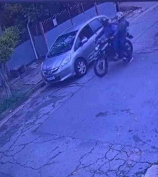 Idoso usa arma de choque contra assaltantes em SP para salvar casal; ASSISTA VÍDEO