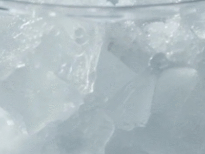 Poucos sabem para que serve misturar gelo com sal no dia a dia