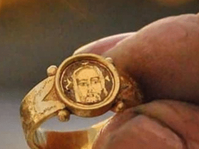 O anel de ouro com Jesus que uma mulher comum perdeu na Suécia há 600 anos
