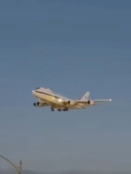 O ‘avião do juízo final’ pousa em Los Angeles e coloca o mundo em alerta