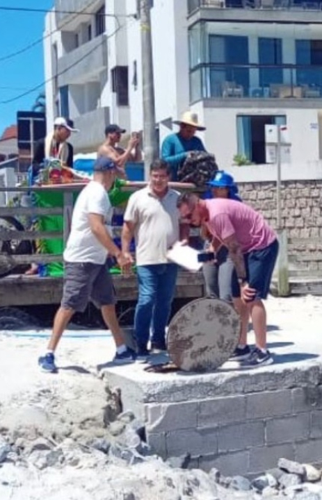 Esgoto irregular é flagrado perto de praia famosa