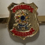 Mulher dá ‘carteiraço’ como juíza federal para obter vantagens e aplicar golpes