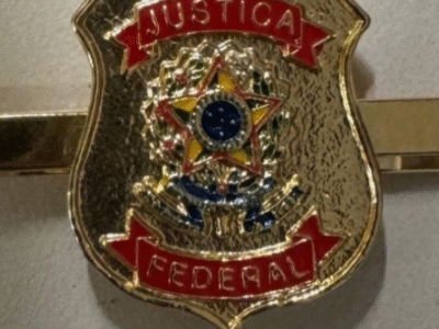 Mulher dá ‘carteiraço’ como juíza federal para obter vantagens e aplicar golpes