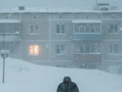 Nevasca extrema na Rússia encobre prédios inteiros, provoca mortes e causa destruição