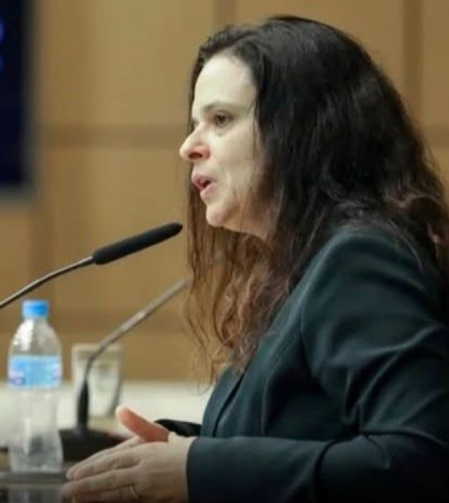 Janaina Paschoal chama Flávio de ‘filhinho de papai’ e defende Tarcísio