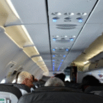 Família expulsa de voo da Air France: saiba o que é downgrade e como o passageiro deve proceder