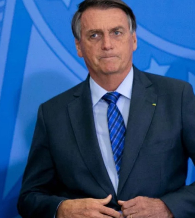 Anderson Torres ajuda Bolsonaro a usar remédios na Papudinha, dizem aliados