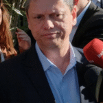 Tarcísio expõe incômodo com Flávio e irrita aliados de Bolsonaro ao cancelar visita na Papudinha