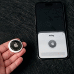 Apple pode lançar ‘pin’ do tamanho de AirTag com câmeras e Siri turbinada