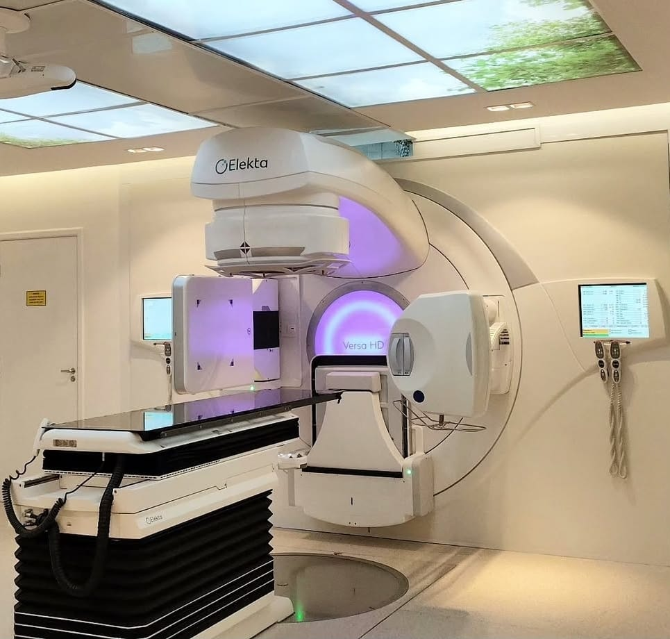 Hospital Oncológico Unimar alia tecnologia de ponta, atendimento humanizado e acesso via SUS. Inclui aparelhos de Tomografia por Emissão de Pósitrons (PET Scan) e aceleradores lineares para tratamentos de radioterapia