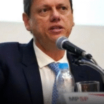 Tarcísio faz gesto a Nikolas, mas decide não ir a ato em Brasília