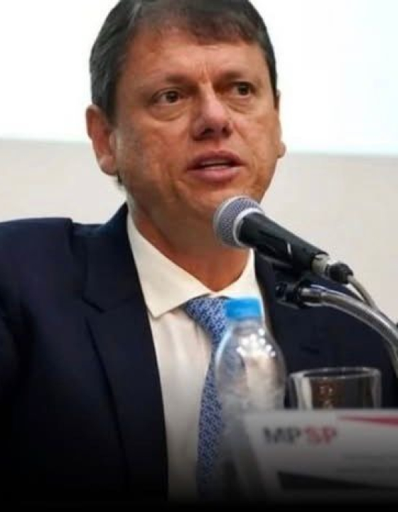 Tarcísio faz gesto a Nikolas, mas decide não ir a ato em Brasília