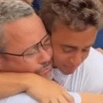 EMOCIONANTE: Nikolas se emociona ao encontrar os pais na caminhada por justiça; ASSISTA VÍDEO