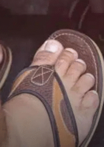 Dirigir com calçado inadequado ou braço para fora pode gerar multa no verão