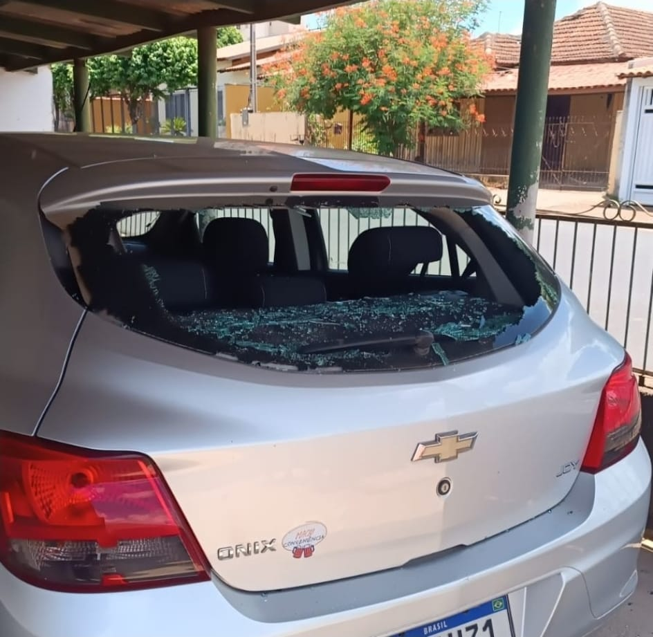 Secretária municipal de Infraestrutura de cidade na região tem casa invadida, é alvo de ataque e intimidação por investigar empreiteiras. Força-tarefa policial investiga o caso