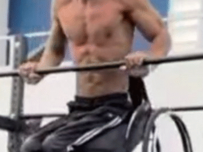 Superação: atleta cadeirante mostra técnica para treino em barra