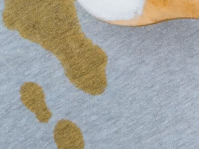 Mistura de água, sabão e vinagre remove manchas de camisas em 10 minutos sem usar químicos fortes