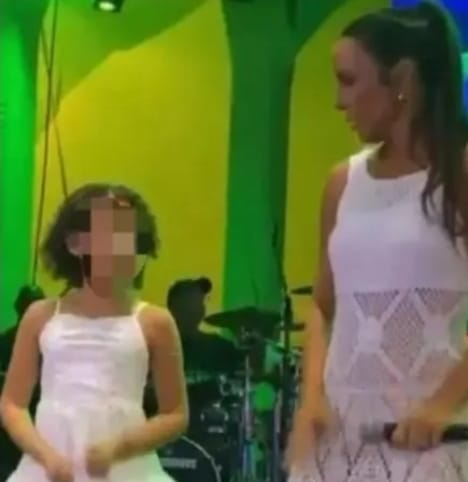 Enlouqueceu? Ivete Sangalo é denunciada ao MP-BA após dança com crianca em apresentação com letra imprópria: “Vou te chupar, chupar teu pescoço; te chupar todinho; chupar, chupar, chupar com gosto”…Veja vídeo!