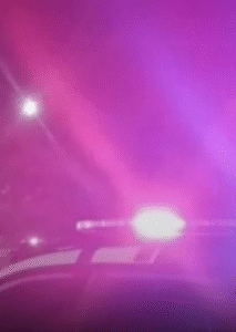 Dupla vai a motel com 3 menores no porta-malas do carro e acaba presa