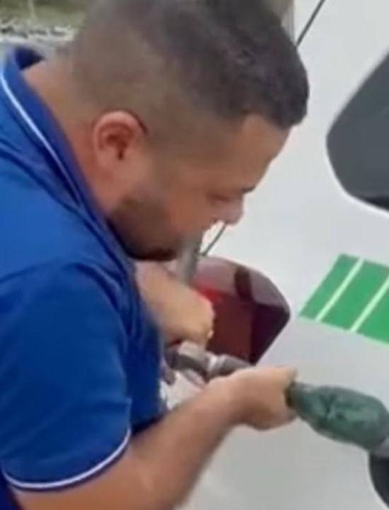 Posto de gasolina reabre em Santa Elena e vende gasolina a R$ 3 na fronteira com Venezuela; VEJA VÍDEO
