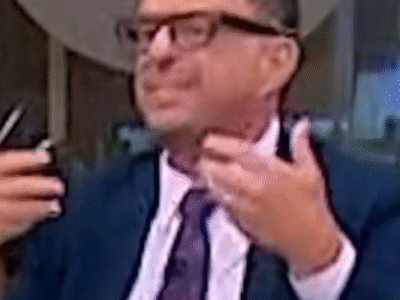 Comentarista da Globo News, Octavio Guedes diz que o dono do Banco Master tem que ser preso, pois está tumultuando o processo; VEJA VÍDEO