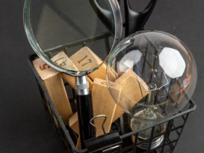 Você sabia que paga até 50% a mais sobre o preço dos materiais escolares por causa de impostos? Veja alerta da Acim Marília e a importância de pesquisar preços