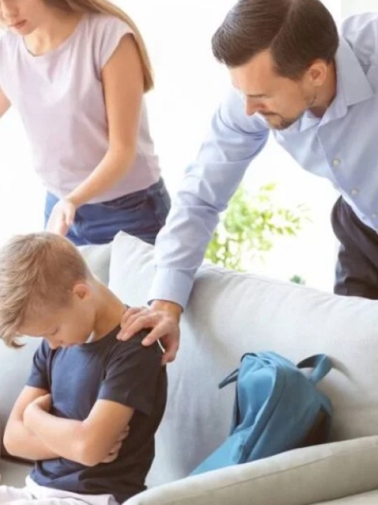 Por que os filhos param de pedir conselhos para os pais, segundo a psicologia