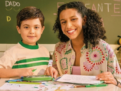 Sicredi inicia ano letivo de 2026 reforçando seu compromisso com a educação. Iniciativas já impactam mais de 320 mil educadores e alunos da rede escolar no Paraná, São Paulo, Rio de Janeiro e parte de Santa Catarina