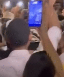 Manifestantes questionam Moraes em frente ao Banco Master: ‘Explica os milhões da tua mulher’; VEJA VIDEO