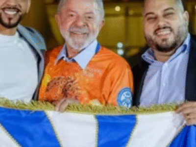 Deputado do PL demite presidente da escola de samba que homenageará Lula