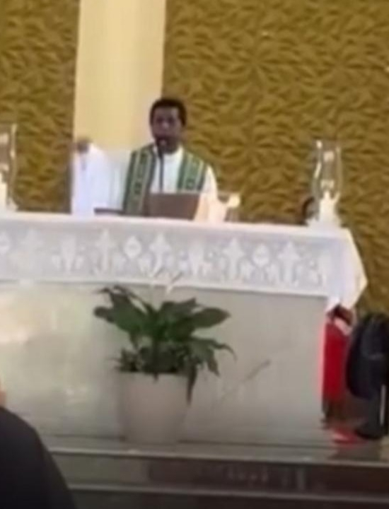 Diocese se manifesta após padre negar eucaristia a fiéis que apoiassem Nikolas Ferreira em MG