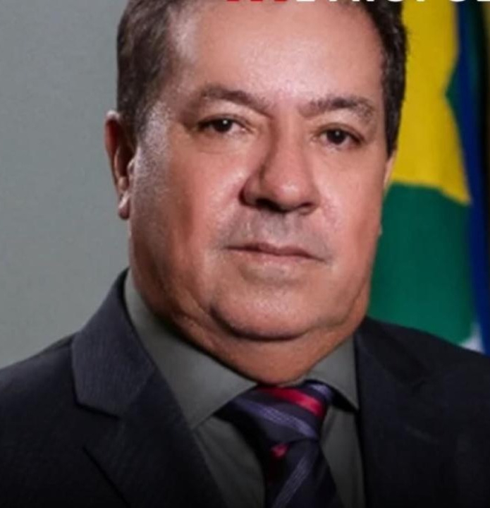 Parlamentar manda mensagem s3xual para mulher casada e gera confusão