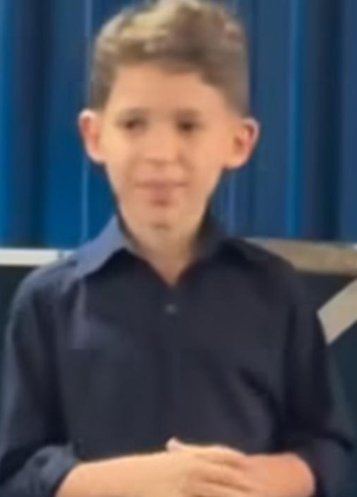 Menino pede para dar uma palavra em reunião de professores, surpreende e emociona a todos; VEJA VÍDEO