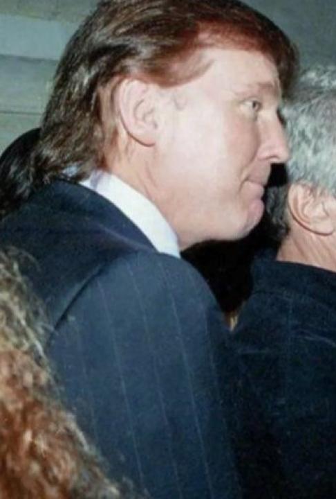 Trump avisou autoridades sobre Epstein em 2006, mostram novos documentos