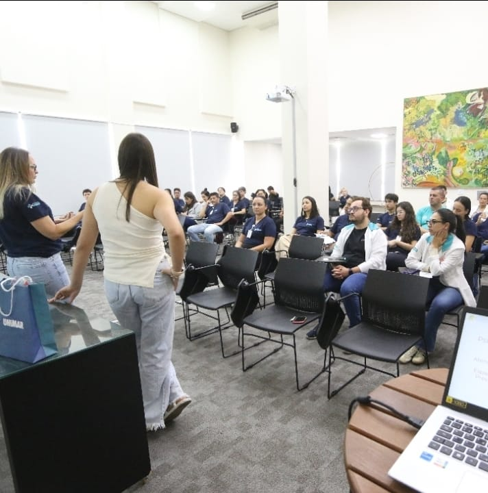 HBU promove ação do Janeiro Branco com palestra de especialista e reforça o cuidado com a saúde mental dos seu colaboradores. Eles se reuniuram em um momento de reflexão, aprendizado e troca