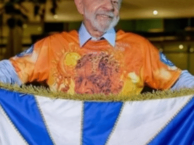Seu presidente torra mais R$ 12 milhões.Janja vai sambar na nossa cara e TCU ameaça cortar verba federal de escola de samba que faz enredo em homenagem a Lula. Nem o Carnaval ficou de fora. Viva a “cumpanheirada”