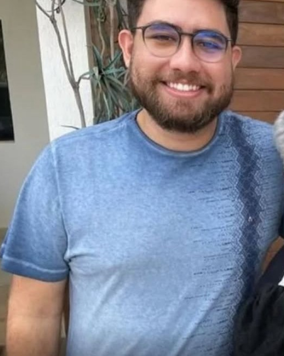 Caso chocante: líder de grupo juvenil do DE é denunciado por abuso de 8 menores.