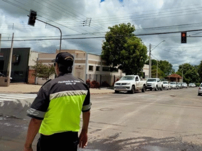 Trânsito: Emdurb implanta nova semaforização em Padre Nóbrega para ampliar segurança viária