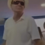 Paes é filmado em camarote imitando pessoa com deficiência visual; VEJA VÍDEO