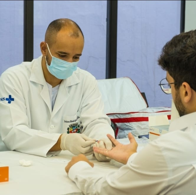 Conscientização: Semana reforça prevenção ao HIV e ISTs na Unimed Marília. Ação percorreu unidades, promoveu informação qualificada e realizou testes rápidos com ampla adesão dos colaboradores