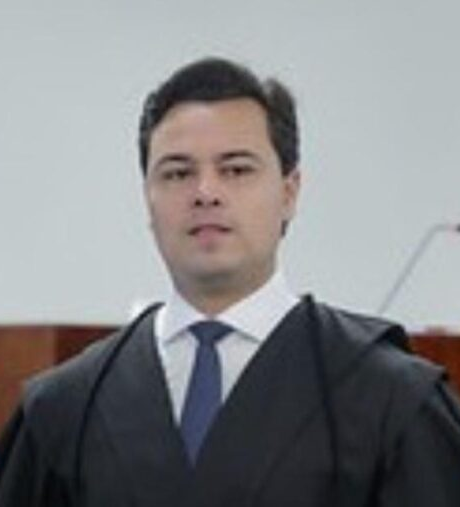 Chiquini vira alvo no STF por publicar vídeo de Dino no Carnaval, diz site