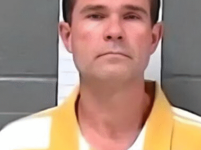 Prefeito é preso após ser flagrado cheirando roupas íntimas de adolescente