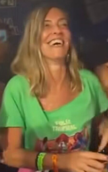 Público vibra ao ver João Gomes interromper show para homenagear a cientista Tatiana; VEJA VÍDEO