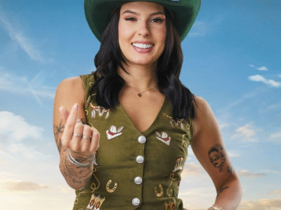 Pelo 3º ano, Ana Castela e Sicredi celebram parceria. Fenômeno da música será o rosto e a voz da Poupança Premiada Sicredi, que bateu recorde de prêmios em 2025, com R$ 5 milhões