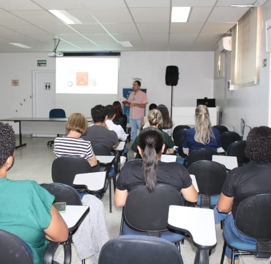 Equipe de Doação para Transplantes da Santa Casa de Marília realiza palestra sobre comunicação de más notícias. Conheça e entenda importância