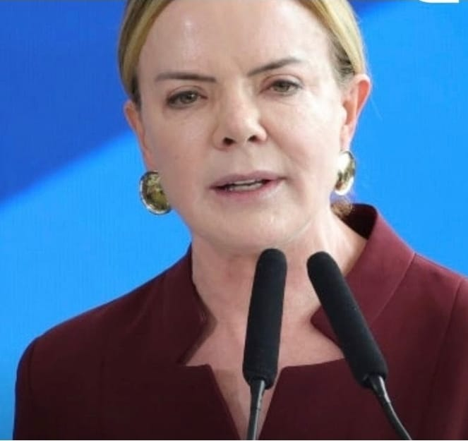 Gleisi questiona levantamentos sobre consequëncias do fim da iornada 6×1. É fácil falar. Nunca gerou um emprego privado como empresária. Só vive às custas do $ público. E ainda precisa explicar melhor as denúncias de corrupção. Quer fazer politicagem às custas da demissão dos trabalhadores